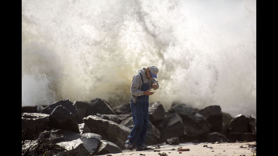 Allerta in Messico per l'arrivo della tempesta Newton che sta flagellando il Paese con alluvioni (Afp)