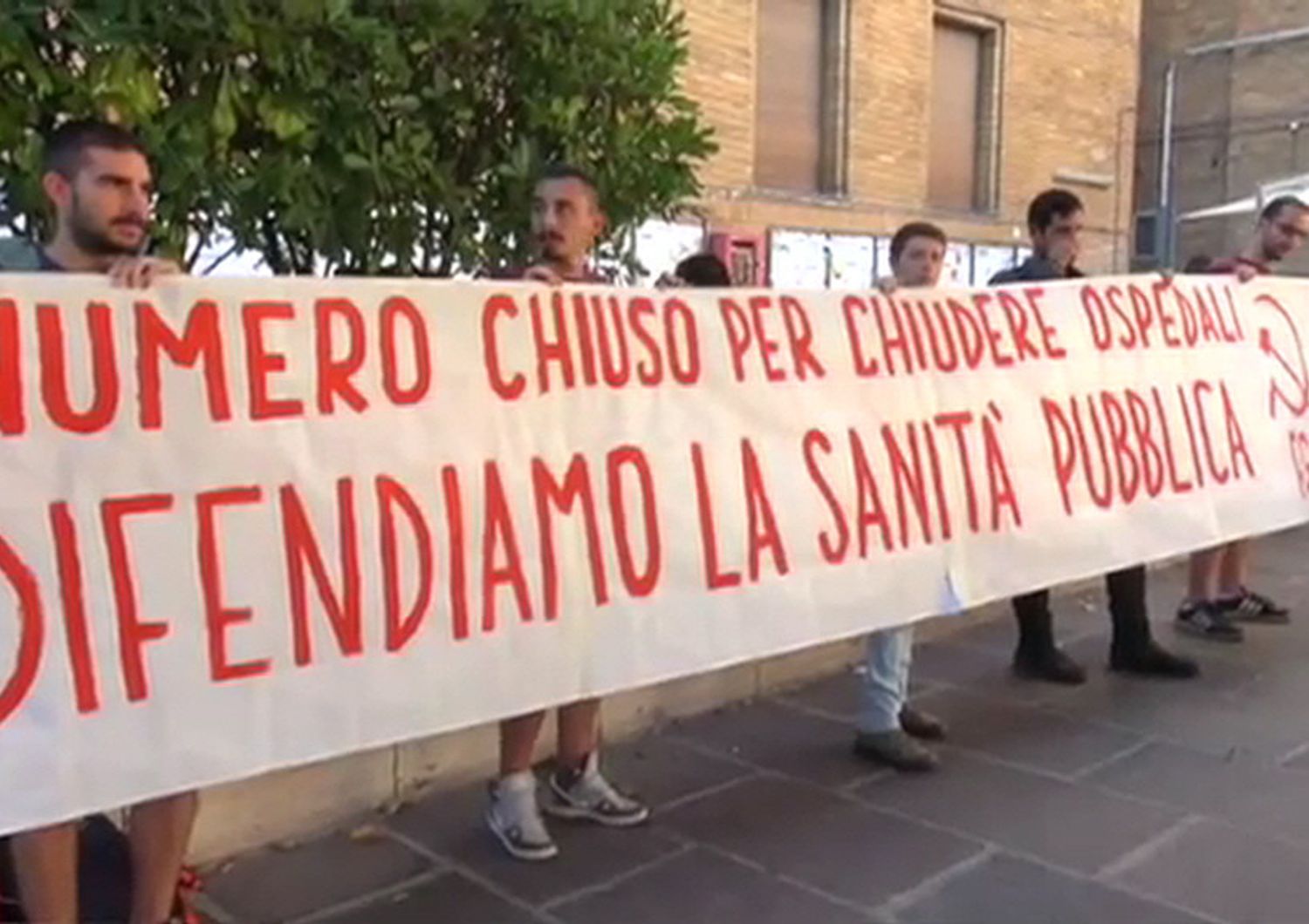 Studenti protestano contro il numero chiuso, sit-in alla Sapienza