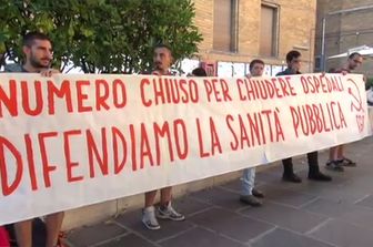 Studenti protestano contro il numero chiuso, sit-in alla Sapienza