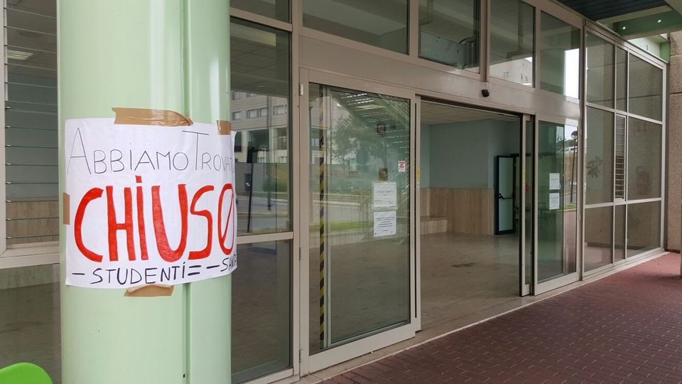 Studenti universitari protestano contro il 'numero chiuso' a Tor Vergata