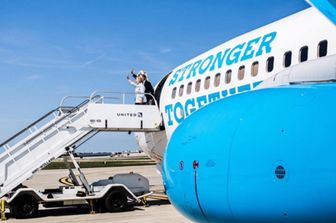 Hillary clinton boeing 575 stronger togher