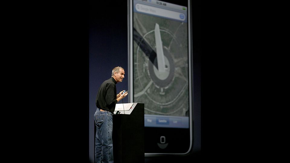 Il 9 gennaio 2007 Steve Jobs presenta il primo iPhone