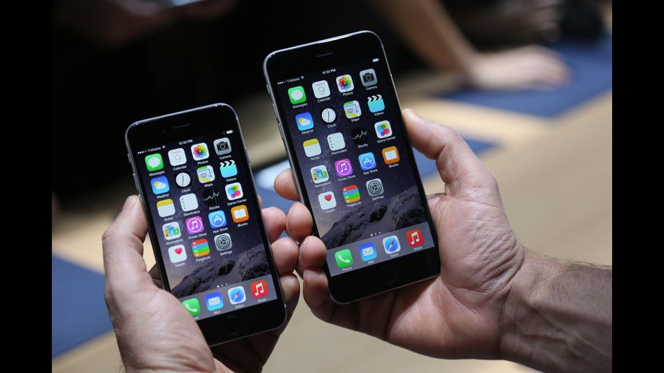 La fotocamera diventa da 12 megapixel e registra video ad alta risoluzione.