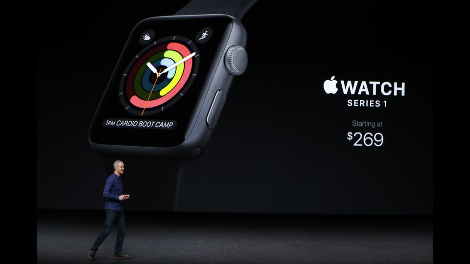Apple, il lancio del nuovo Watch (foto Afp)&nbsp;