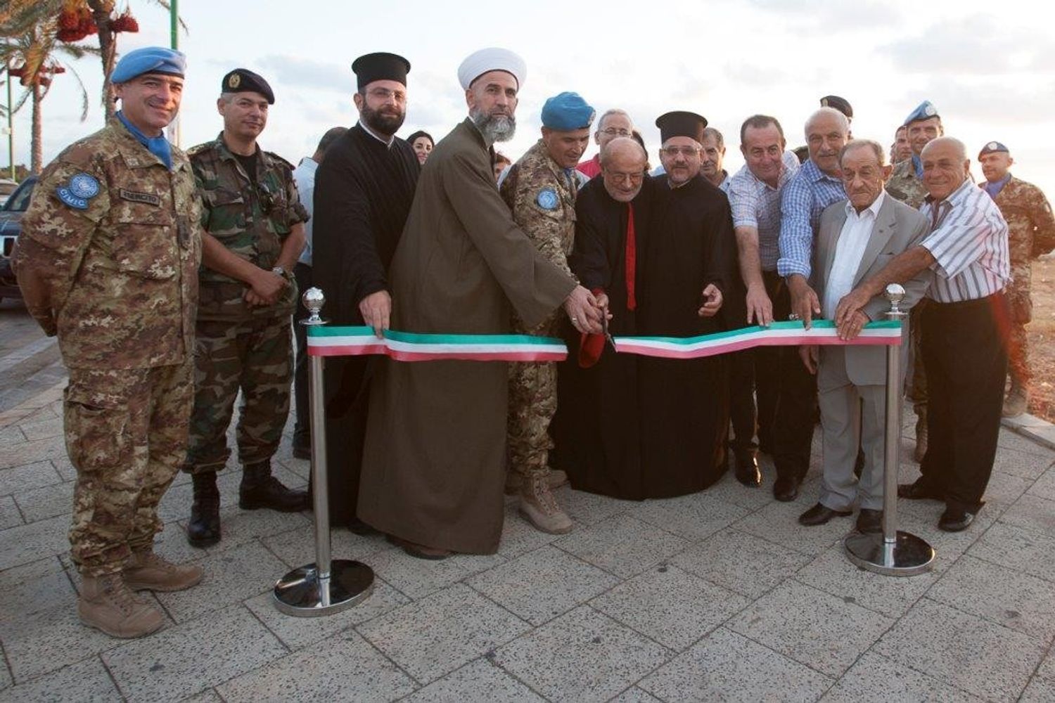 &nbsp;Caschi blu inaugurazione progetti illuminazione in libano - esercito