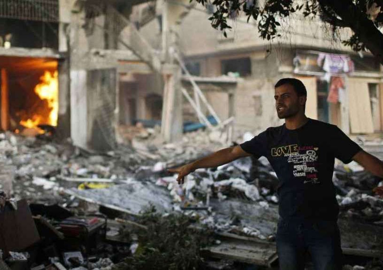 Notte di missili su Gaza  Razzo da Libano colpisce Israele