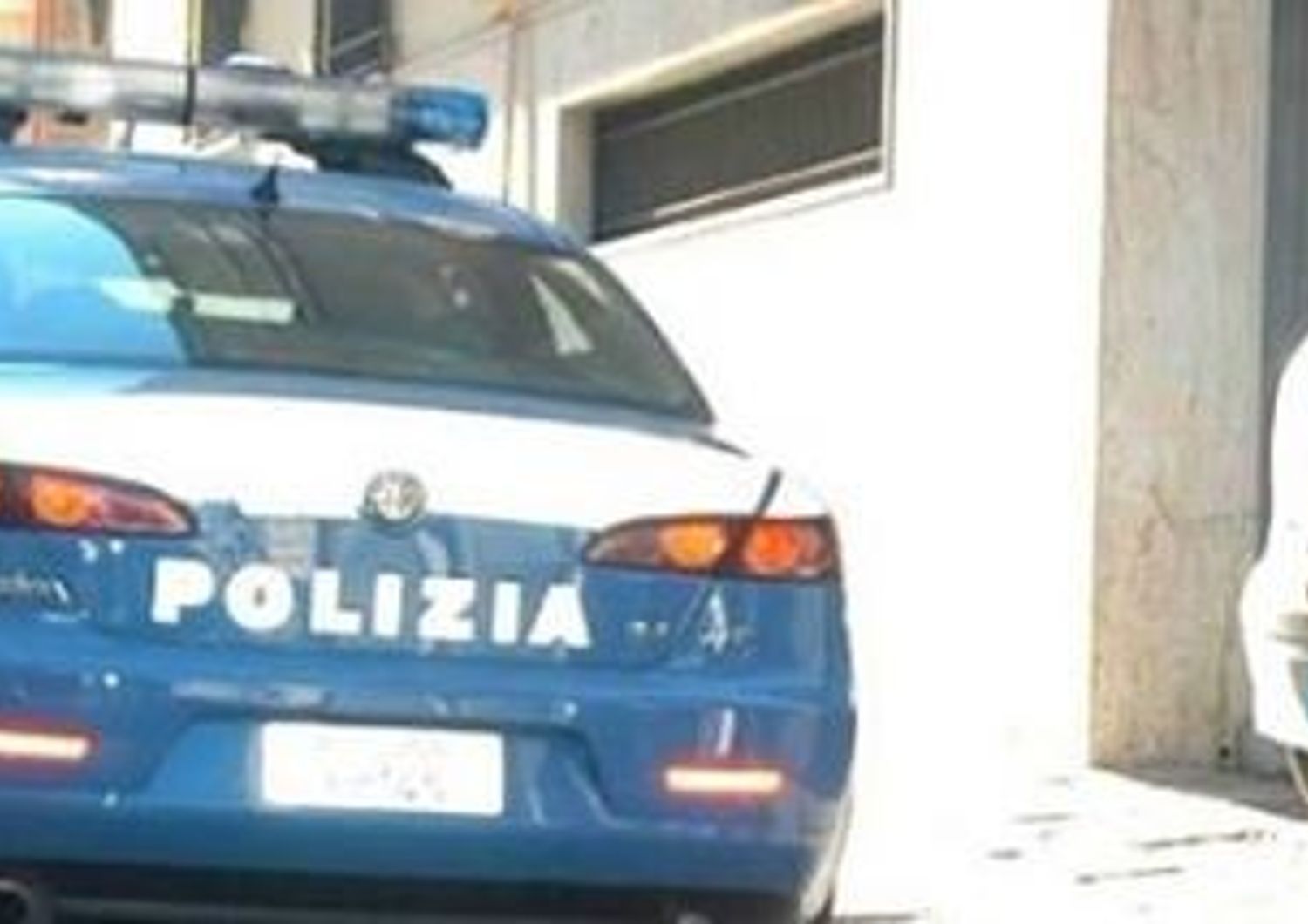&nbsp;Auto polizia poliziotto