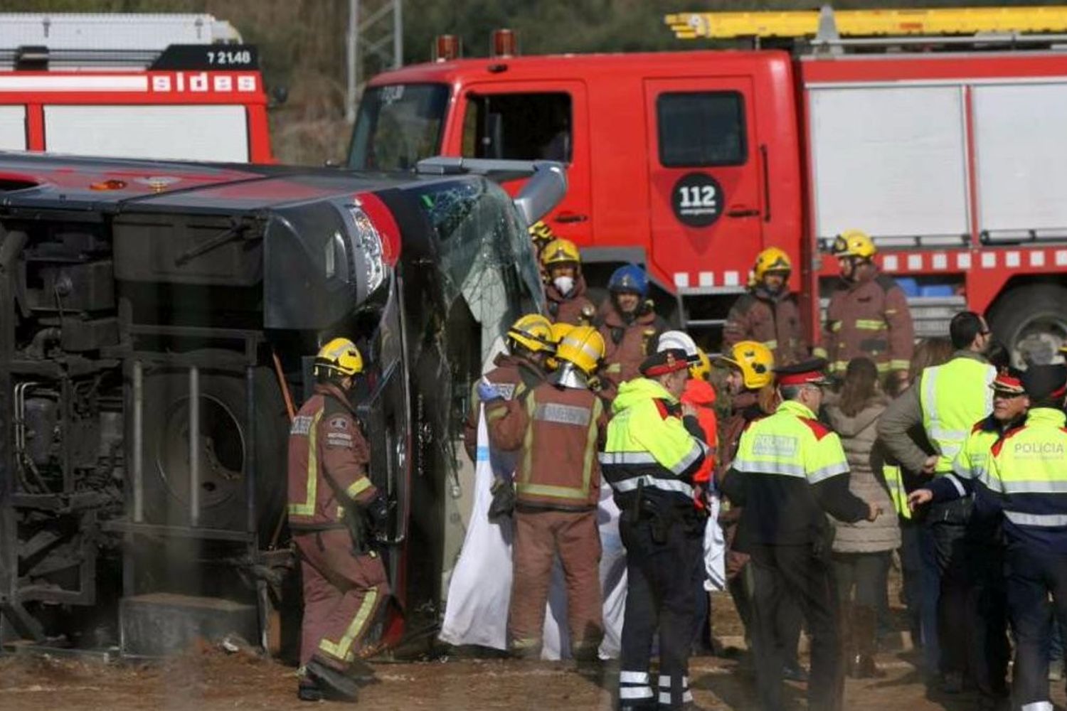 Barcellona bus fuori strada (foto da twitter)