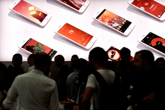 Milano, il nuovo iPhone 7 in vendita da oggi in Italia (Agf)&nbsp;