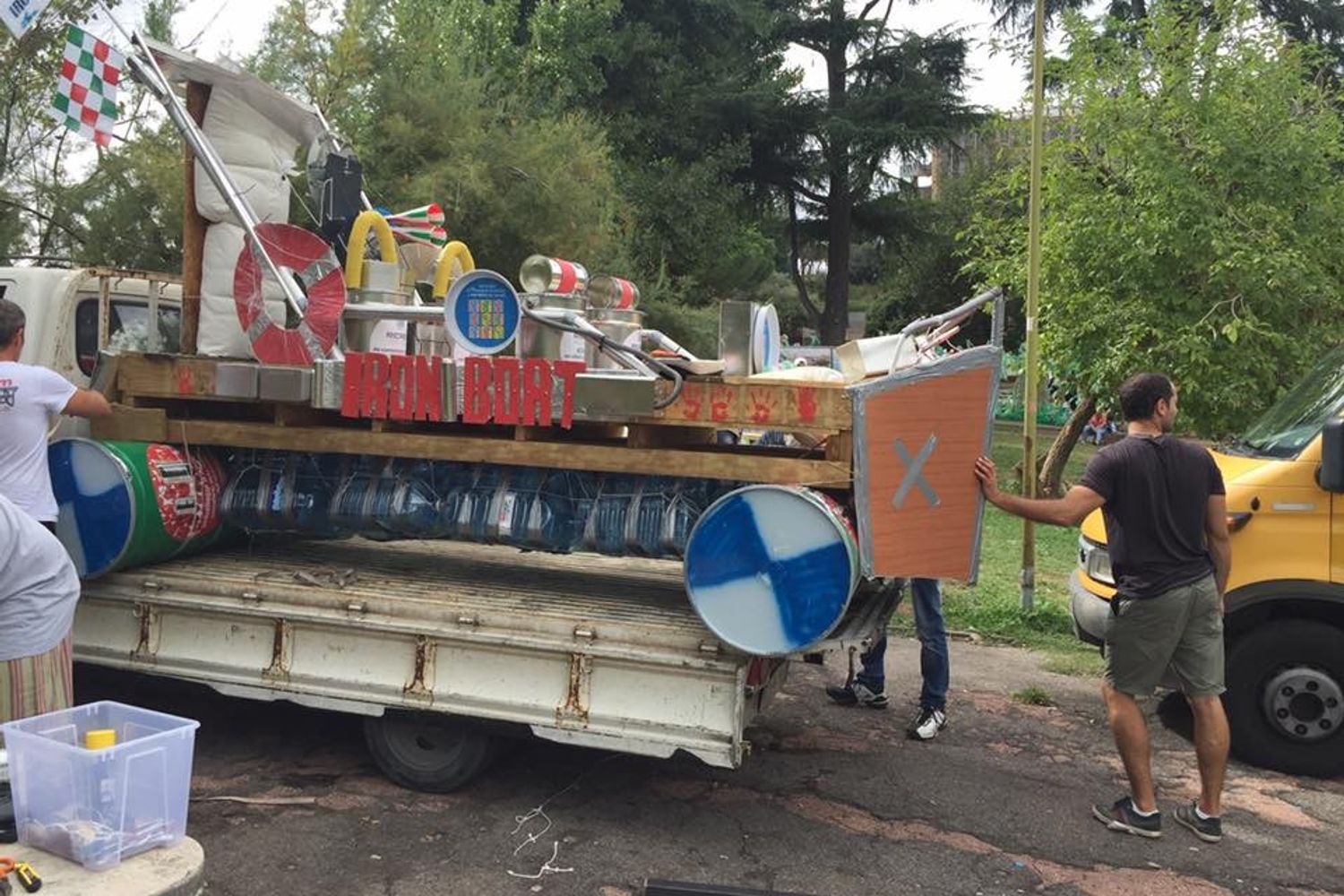 &nbsp;Re Boat Roma Race rifiuti laghetto eur Raggi (fb)