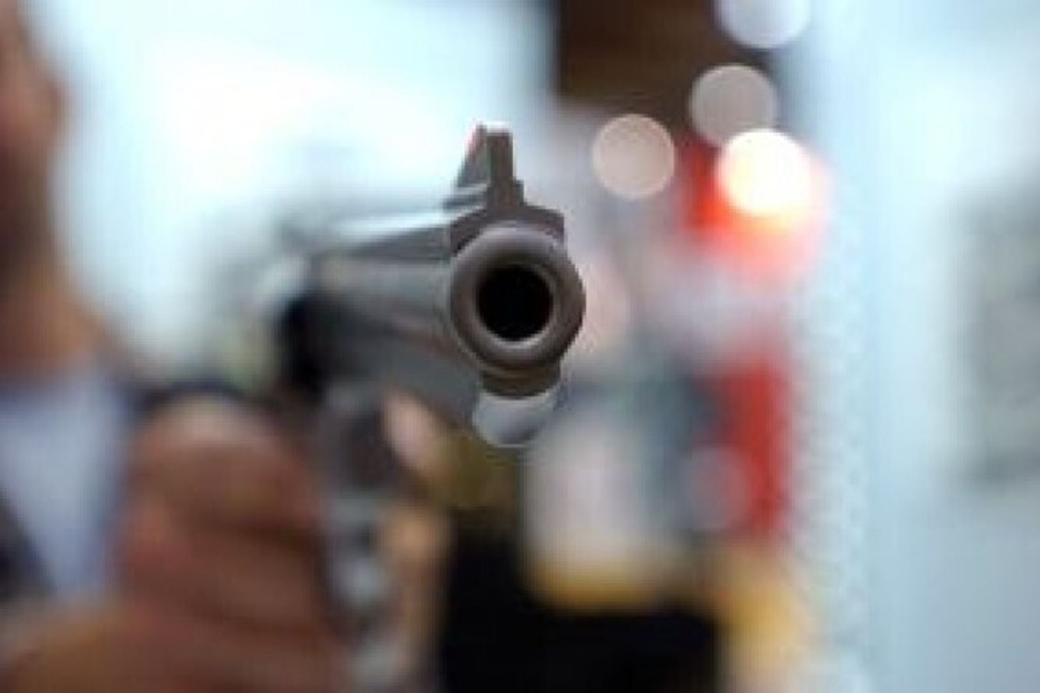 &nbsp;pistola sparo spari sparatoria (foto mediamanager)