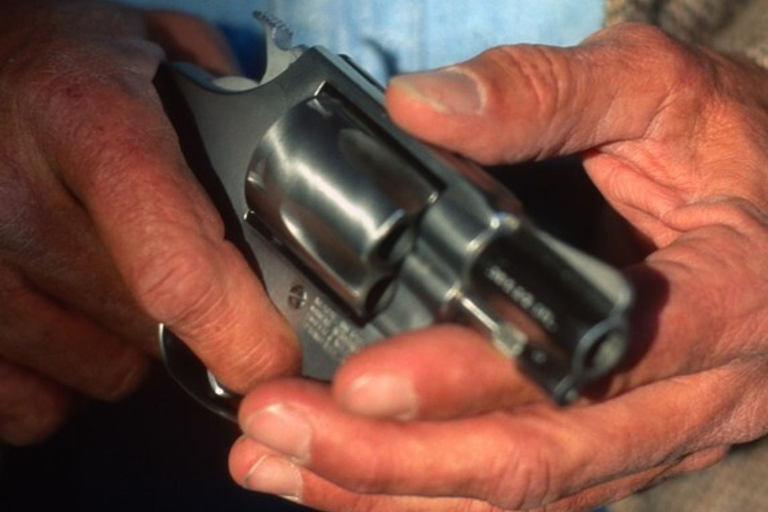 &nbsp; pistola sparo spari sparatoria (foto mediamanager)