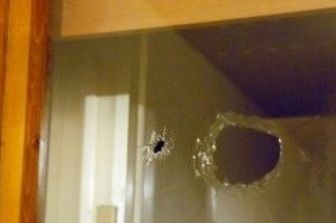 &nbsp; pistola sparo spari sparatoria finestra (foto mediamanager)