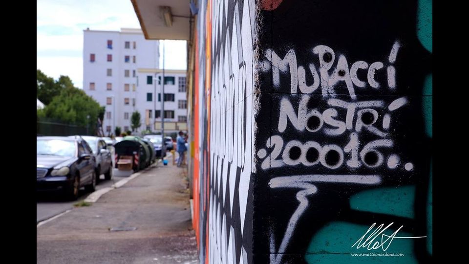 II edizione di Muracci Nostri a Primavalle, con oltre 50 nuove opere, finanziata con un crowdfunding online e donazioni di residenti. Quest&rsquo;anno la manifestazione &egrave; dedicata a Gian Maria Volont&egrave;&nbsp;&nbsp;