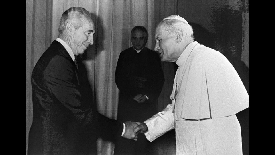 Shimon Peres con Papa Giovanni Paolo II il 19 febbraio 1985 (Afp)&nbsp;