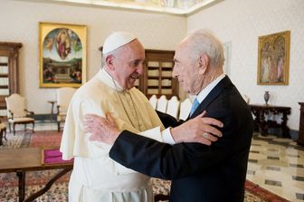 Shimon Peres con Papa Francesco il 4 settembre 2014 (Afp)&nbsp;