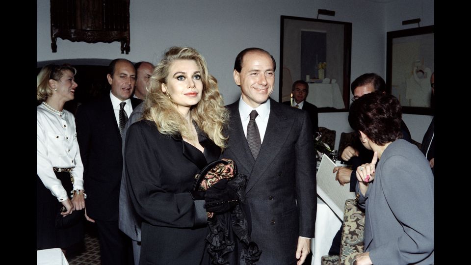 Silvio Berlusconi con la moglie Veronica Lario nel 1991