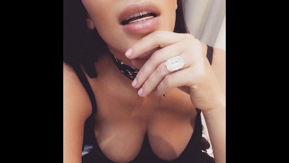 &nbsp;Kim Kardashian e l'anello rubato (foto instagram)