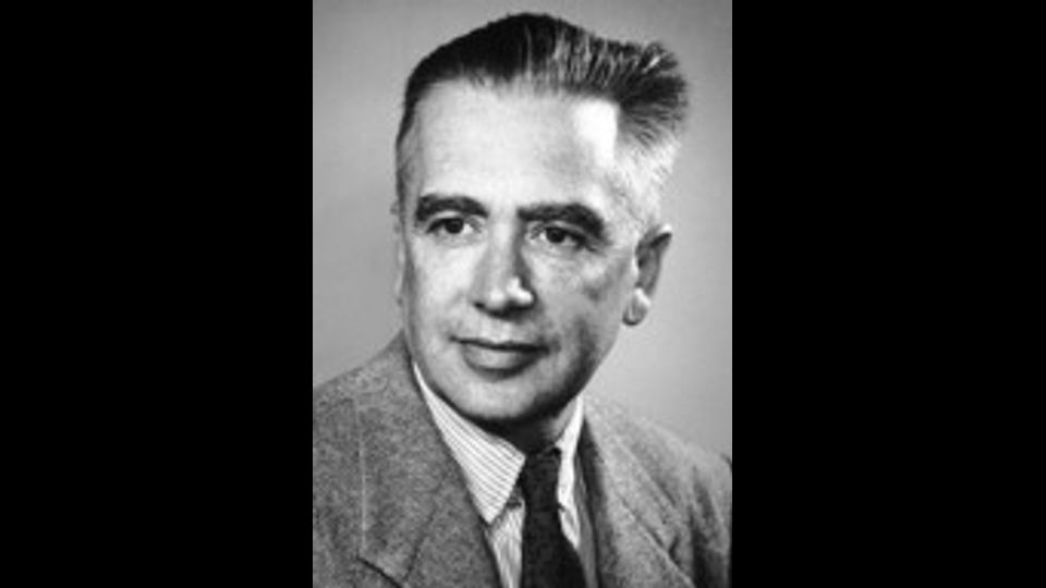 Emilio Gino Segr&egrave; (Tivoli, 1&ordm; febbraio 1905 &ndash; Lafayette, 22 aprile 1989) Fisico italiano naturalizzato statunitense, si aggiudica il Premio Nobel per la fisica nel 1959 &quot;per la sua scoperta dell'antiprotone&quot;.&nbsp;