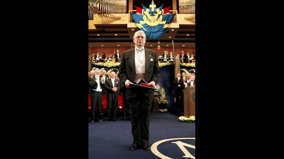 Riccardo Giacconi (Genova, 6 ottobre 1931)Astrofisico italiano naturalizzato statunitense, vincitore del Premio Nobel &quot;per la fisica nel 2002 insieme a Raymond Davis Jr. e a Masatoshi Koshiba per i contributi pionieristici all'astrofisica, che hanno portato alla scoperta di sorgenti cosmiche di raggi X&quot;&nbsp;