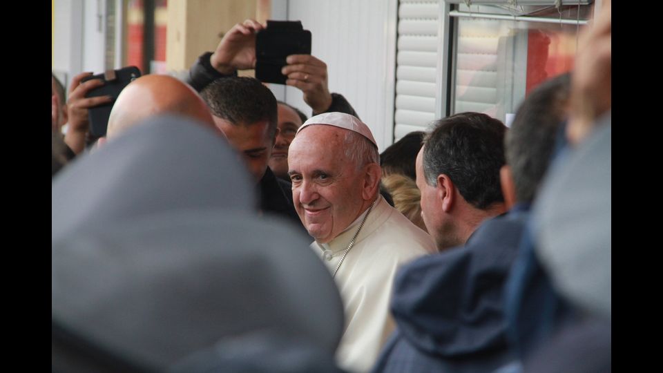 Il Papa nelle zone terremotate, &quot;Ho sentito il bisogno di essere vicino alle popolazioni colpite dal terremoto&quot; ha spiegato Francesco, aggiungendo: &quot;Ho aspettato a venire, non volevo dare fastidio&quot;.