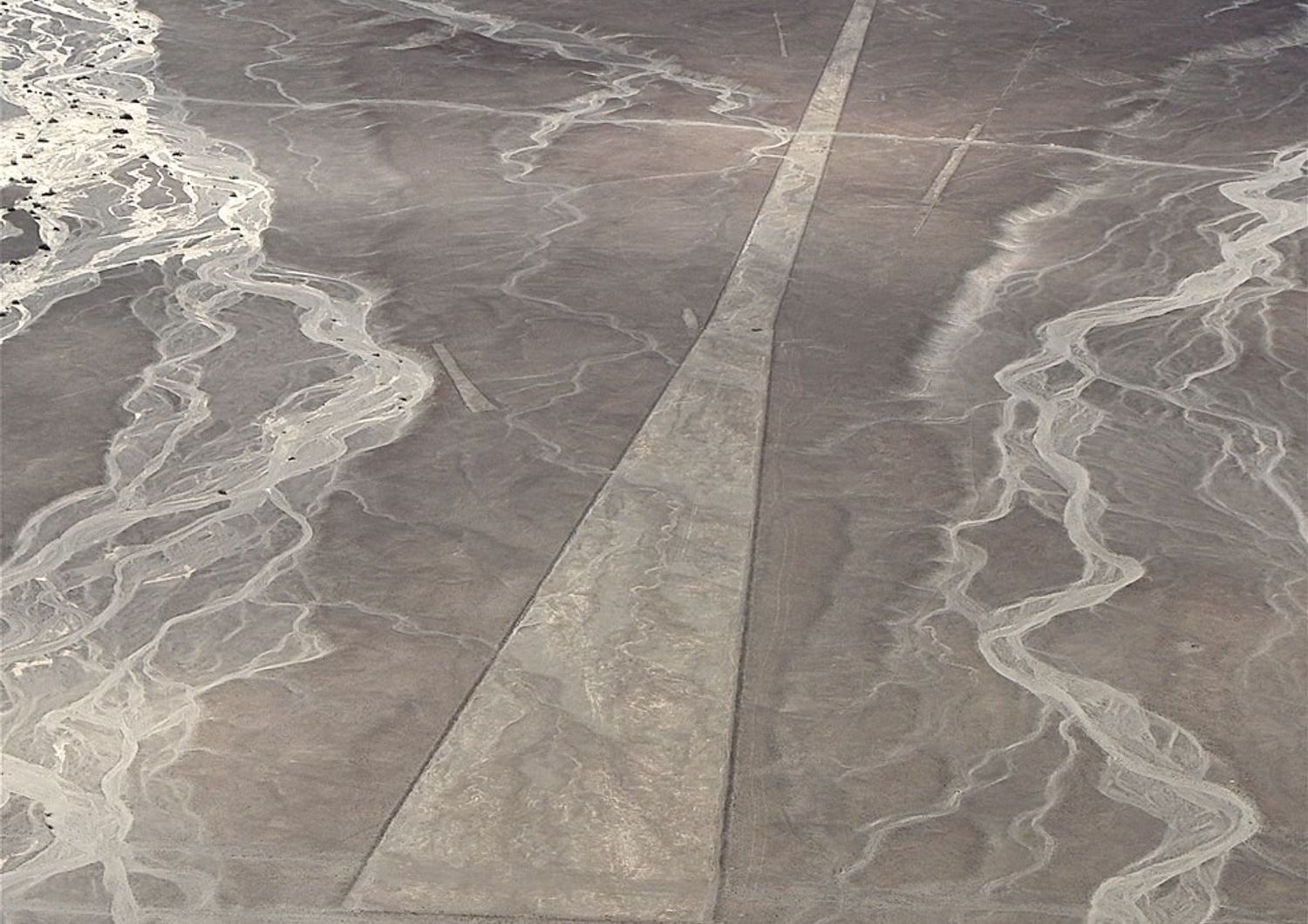 &nbsp;Geoglifo trapezoidane nella Pampa di Nazca
