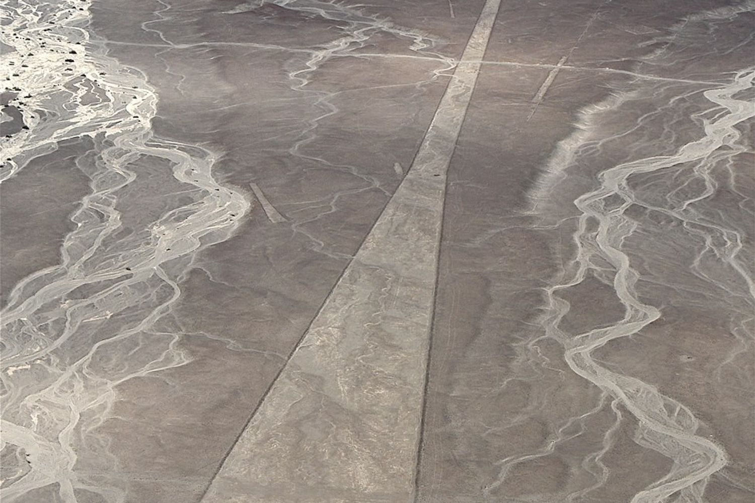 &nbsp;Geoglifo trapezoidane nella Pampa di Nazca