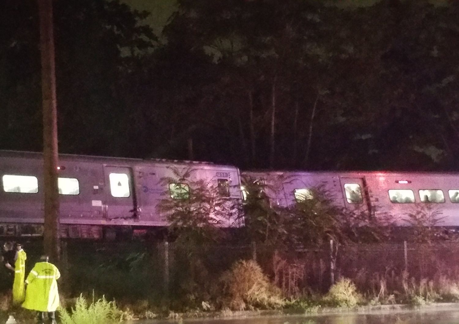 treno deragliato a Long Island, New York (Sarah Qamar &rlm;@sarahaqamar, twitter)&nbsp;