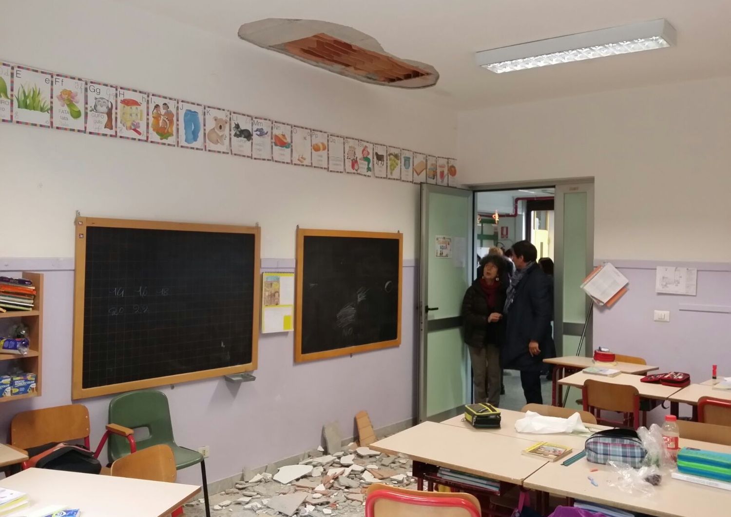 Crollo controsoffitto scuola elementare Torino