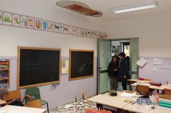 Crollo controsoffitto scuola elementare Torino