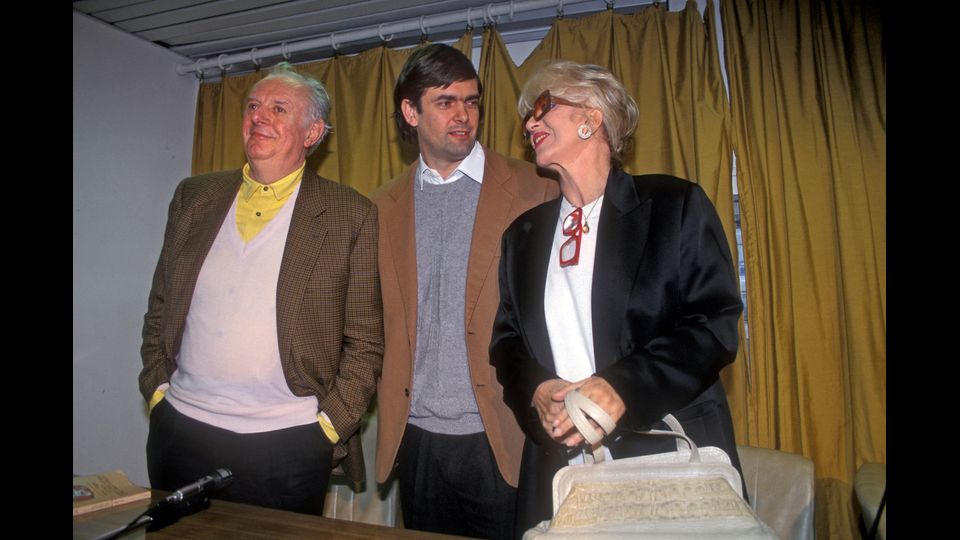 &nbsp;Dario Fo con il figlio Jacopo Fo e Franca Rame, 1990 (Agf)