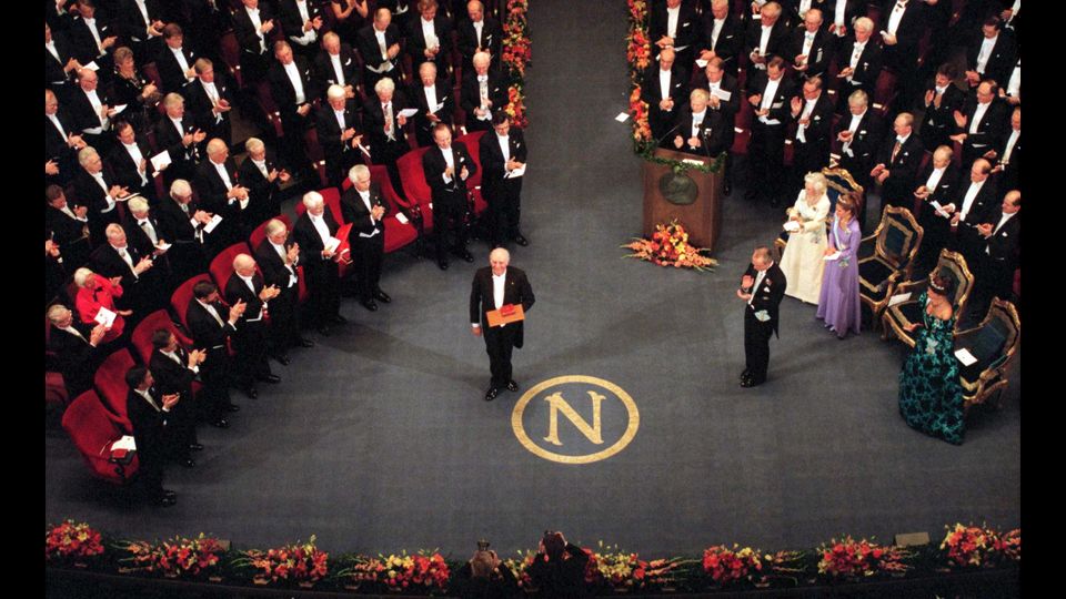 Dario Fo riceve il premio Nobel per la letteratura,1997 (Afp)