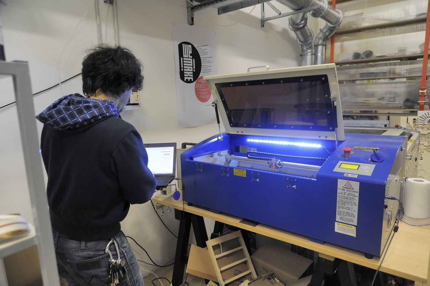 &nbsp;laboratorio fablab tagliatrice laser (Agf)