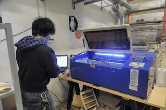 &nbsp;laboratorio fablab tagliatrice laser (Agf)