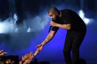 &#39;One Dance&#39; di Drake sbanca Spotify, brano pi&ugrave; ascoltato di sempre