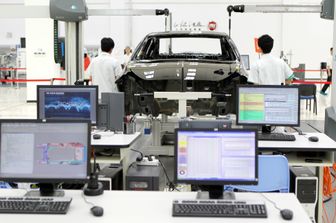 Cina produzione auto elettriche (Afp)
