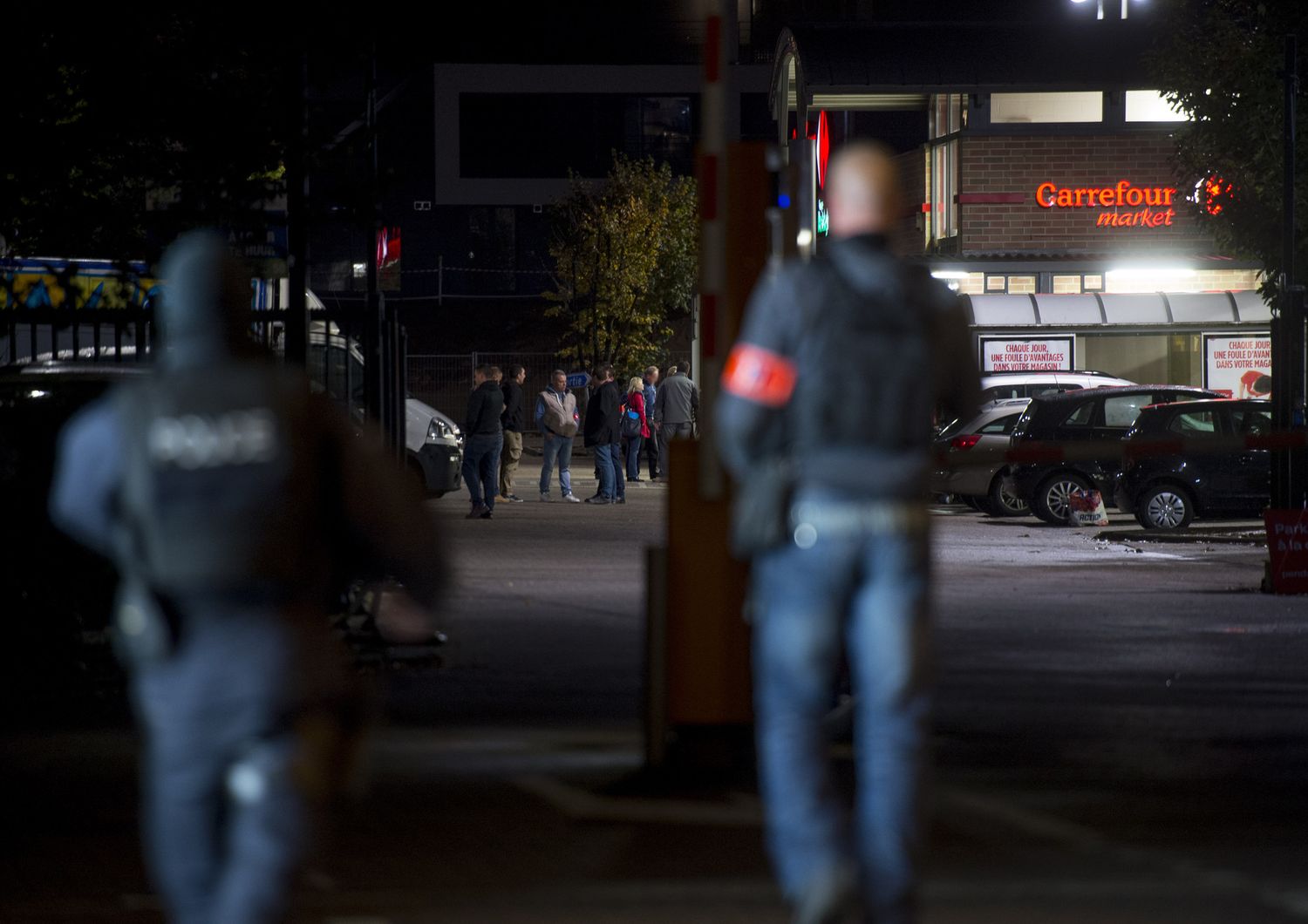 Belgio, prende 15 persone in ostaggio nel supermercato. Arrestato