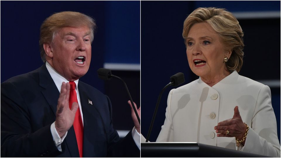 Usa 2016, Donald Tramp e Hillary Clinton durante il dibattito televisivo sulle presidenziali americane (Afp)