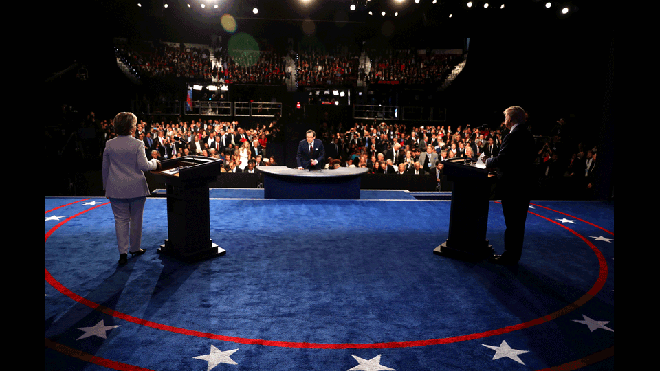 Usa 2016, Donald Tramp e Hillary Clinton durante il dibattito televisivo sulle presidenziali americane  (Afp)&nbsp;