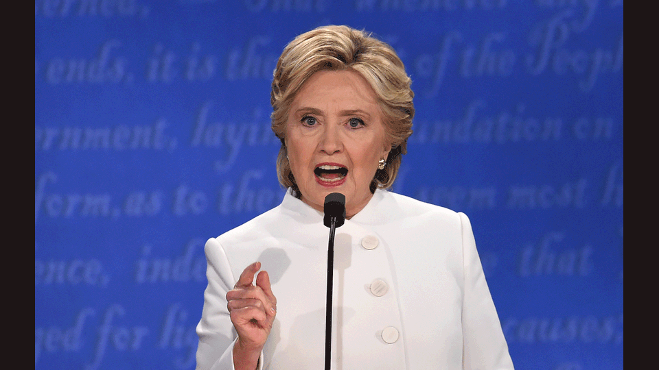 Usa 2016, Hillary Clinton durante l'ultimo confronto televisivo con Donald Trump (Afp) &nbsp;