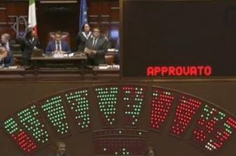 &nbsp;Camera discussione ddl taglio stipendi (twitter)