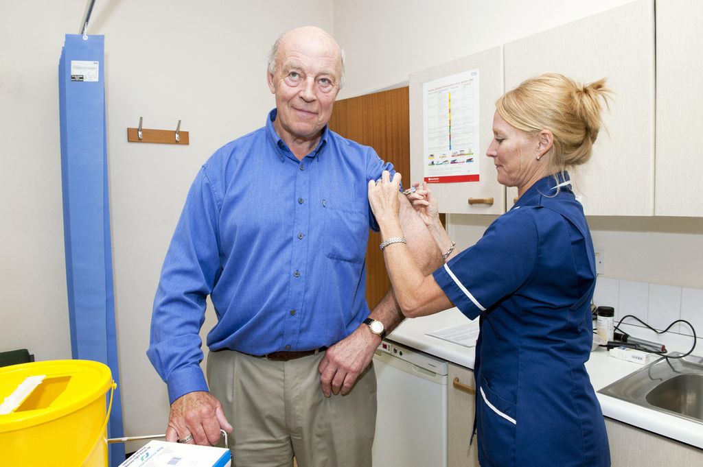 Vaccinazione antinfluenzale fondamentale per gli anziani (Agf)