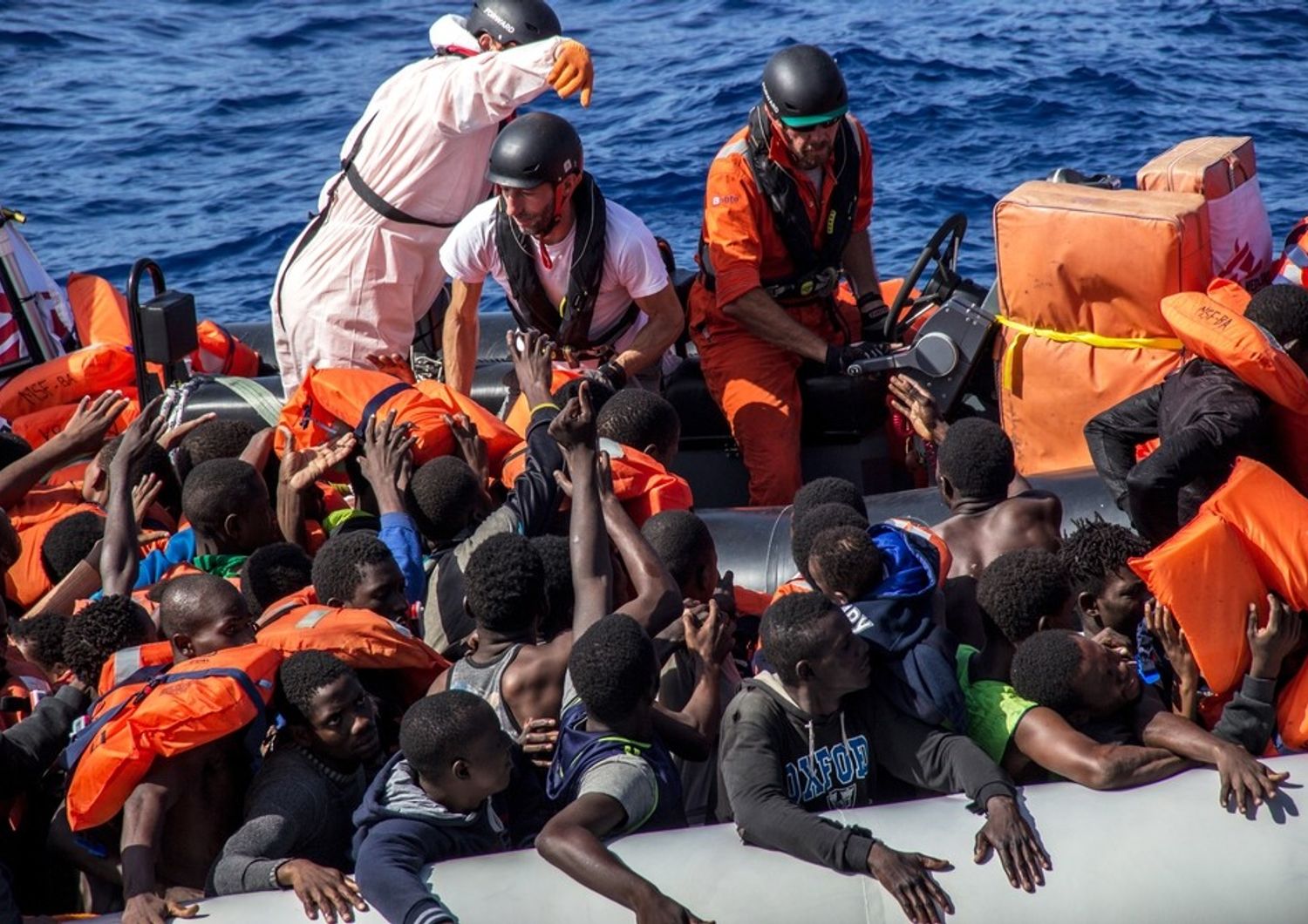 &nbsp;migranti gommoni (foto medici senza frontiere)