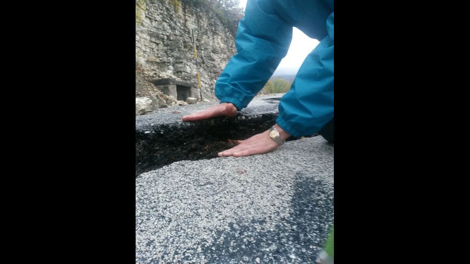 Terremoto Italia centrale, la faglia di Ussita (foto di Vincenzo Castellano, Agi) 27 ottobre 2016