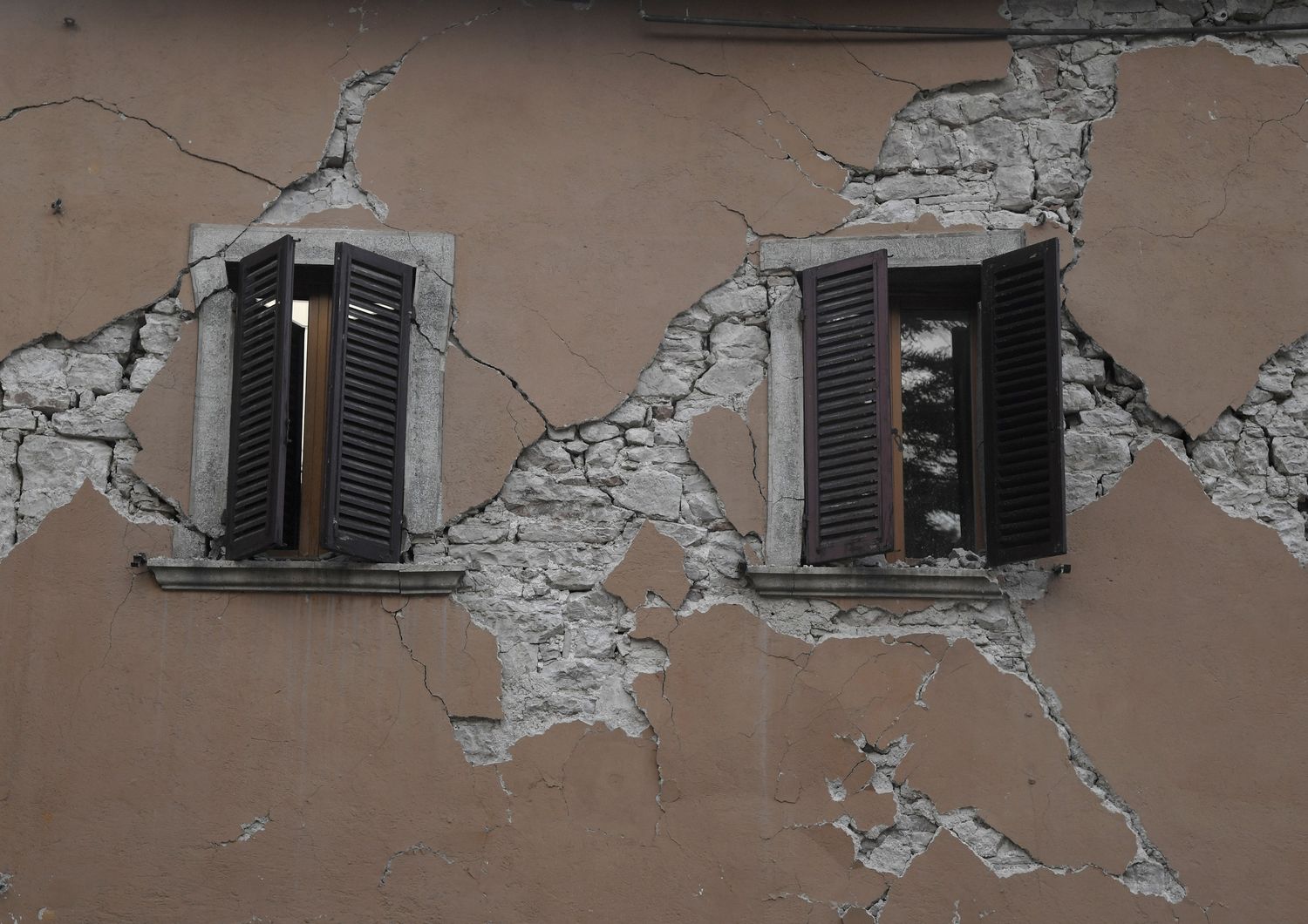 &nbsp;I crolli a Visso, terremoto Italia centrale (foto Afp)