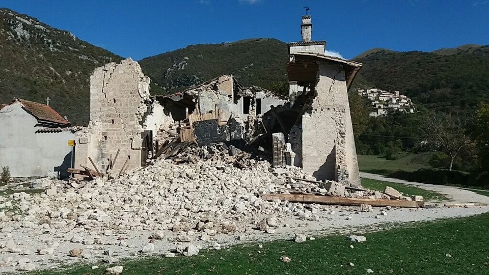 &nbsp;Terremoto Italia centrale, Chiesa crollata a Campi di Norcia&nbsp;(foto di Marco Traini, Agi)&nbsp;27 ottobre 2016