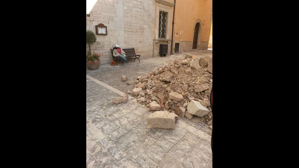 Fotoracconto del terremoto che ha colpito il Centro Italia (foto di Enzo Castellano, Agi)&nbsp;