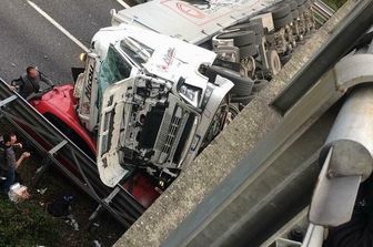 &nbsp;Crollo cavalcavia SS 36 Brianza (foto da fb)