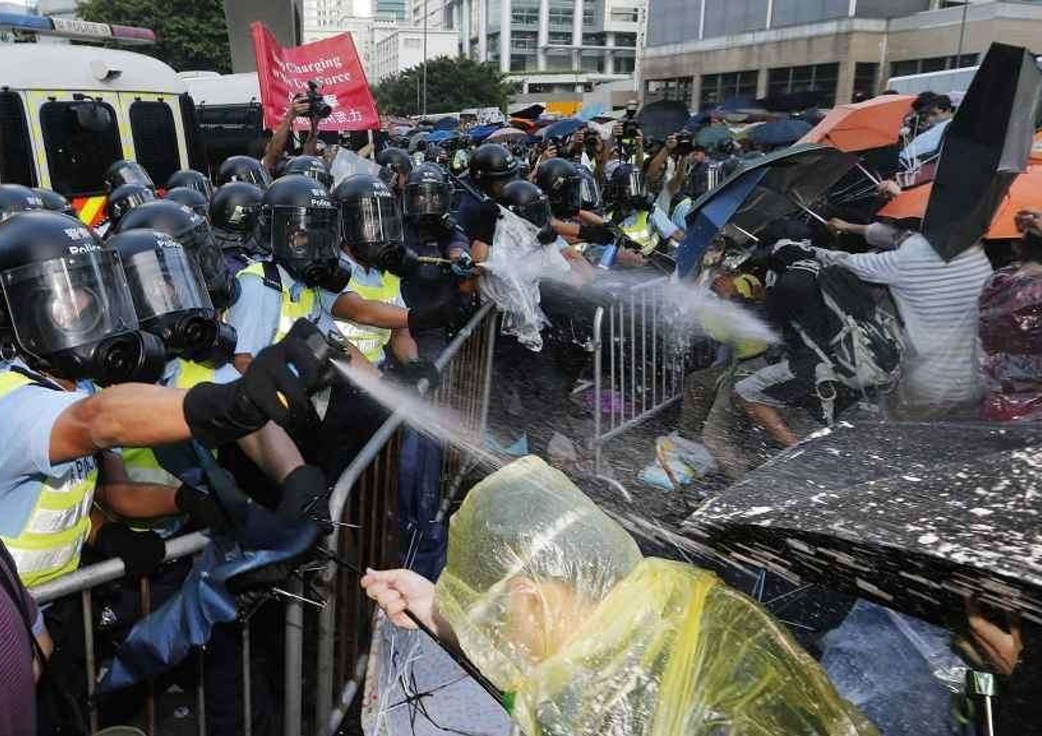 Studenti in rivolta a Hong Kong, chiedono l'avvio della democrazia