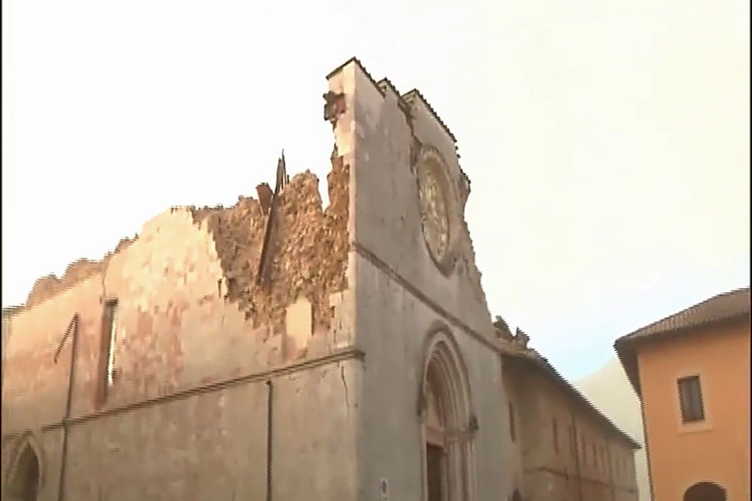 &nbsp;&nbsp;Norcia, terremoto di magnitudo 6.5 (Afp) 30 Ottobre 2016